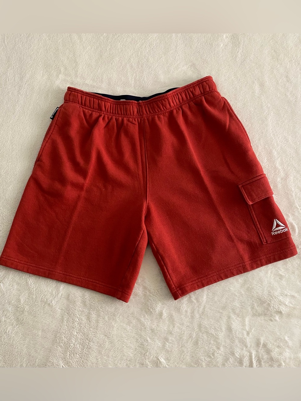 Reebok Men’s fleece cargo shorts Size L